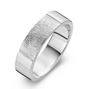 True ring i sølv