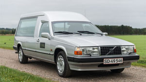 Unik Begravelse kører i Volvo